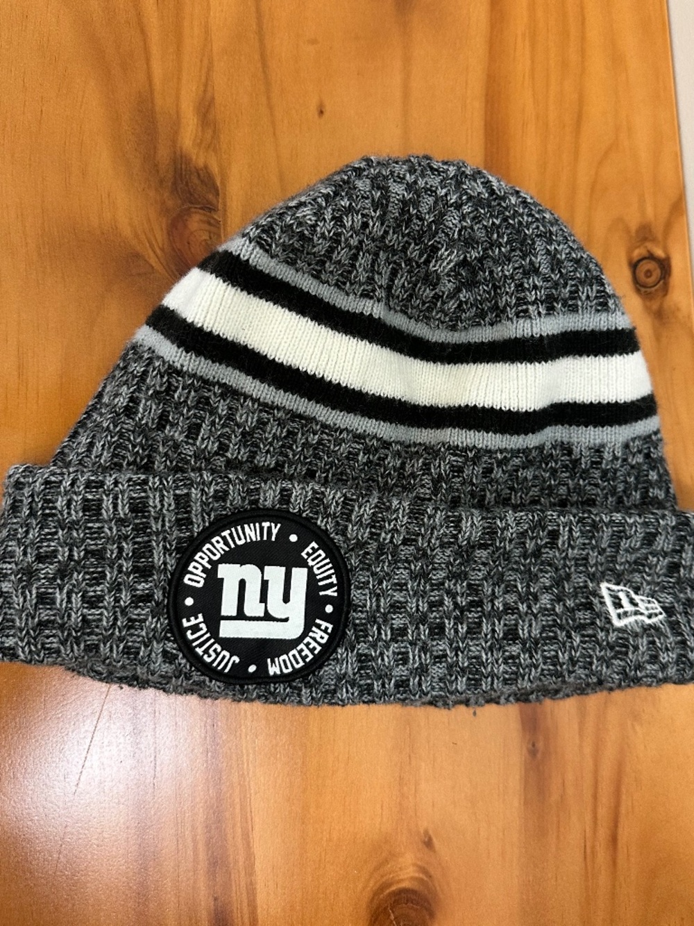 Mens New York Giants Black and White Beanie Medium/Large